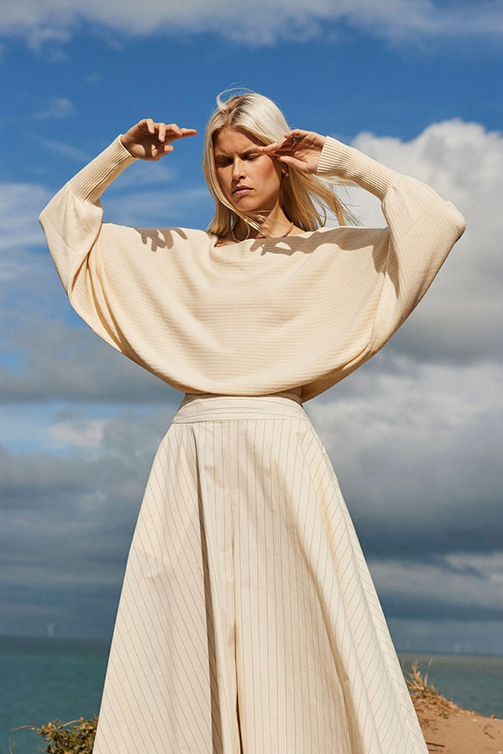 Pull Hazy, haut en tricot drapé de laine crème