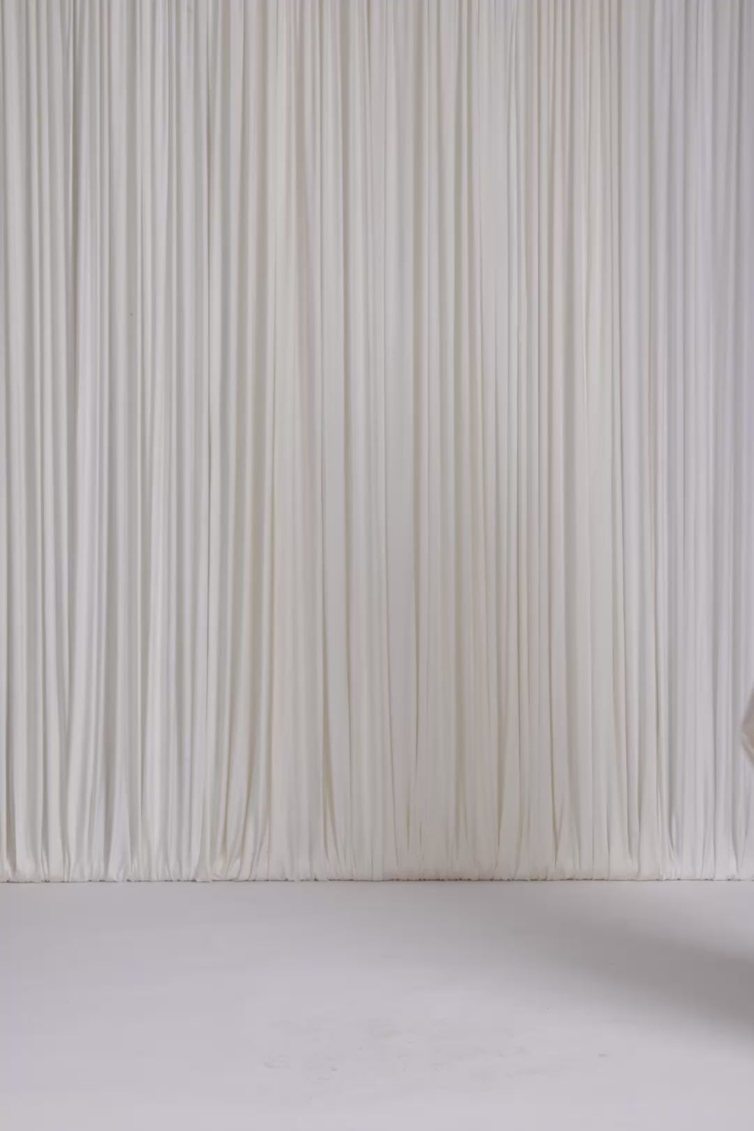 Pull Hazy, haut en tricot drapé de laine crème